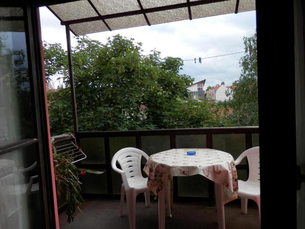 Отель Apartman Napsugar Vendeghaz Эгер Экстерьер фото
