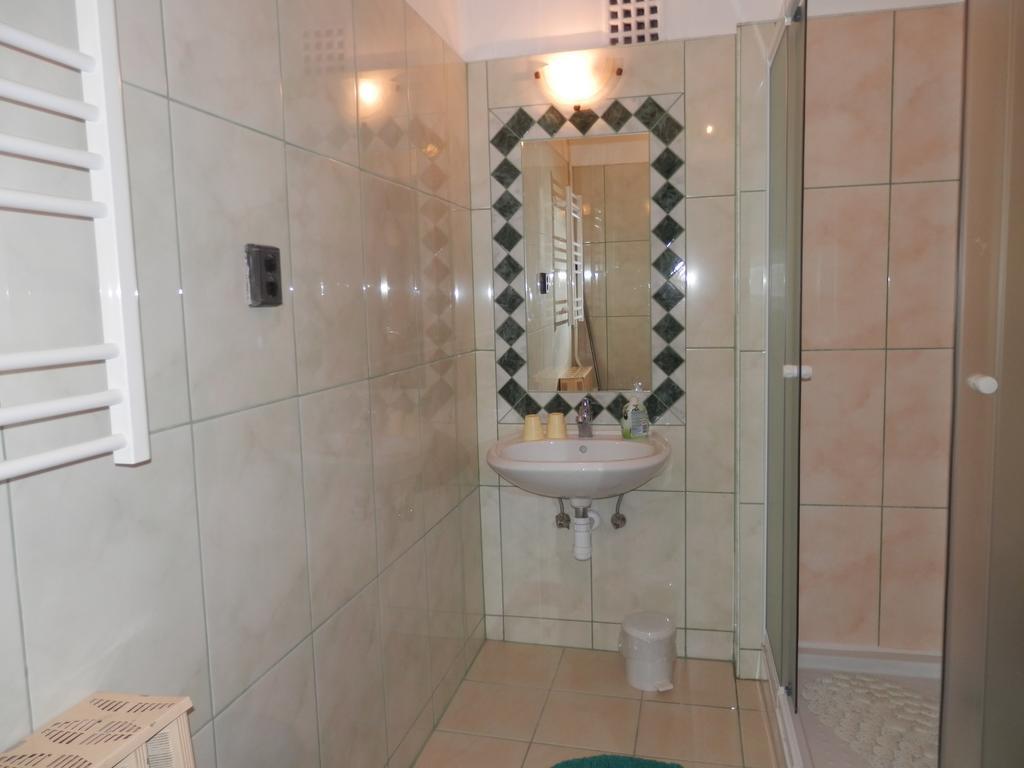 Отель Apartman Napsugar Vendeghaz Эгер Экстерьер фото