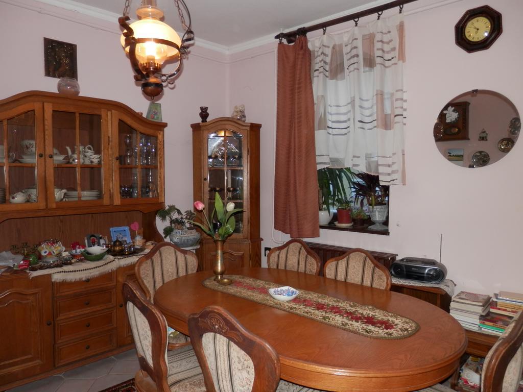Отель Apartman Napsugar Vendeghaz Эгер Экстерьер фото